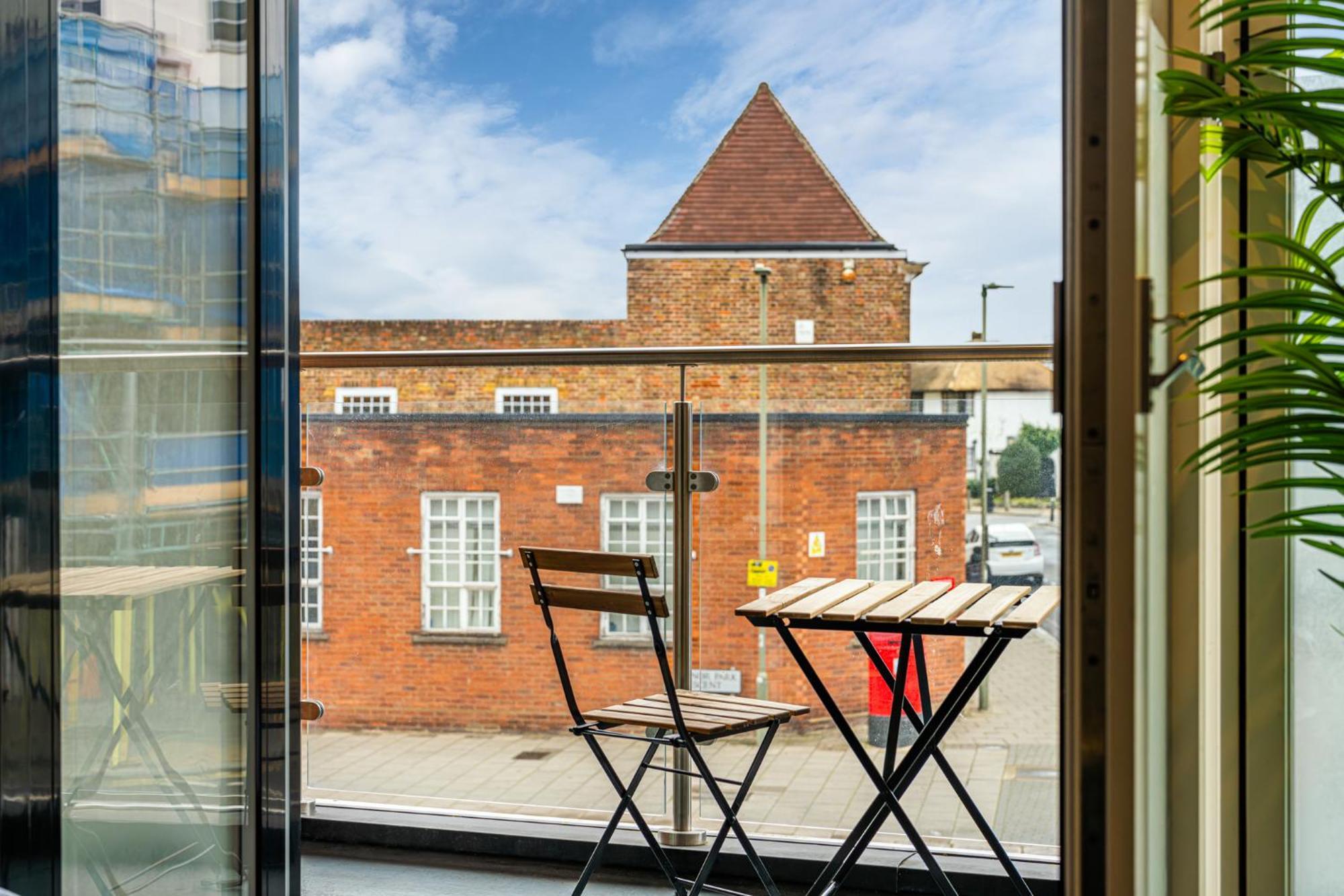 London Edgware Station Apartment Exterior foto